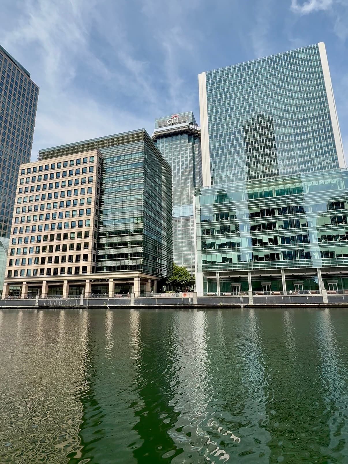 伦敦·南湾广场South Quay Plaza