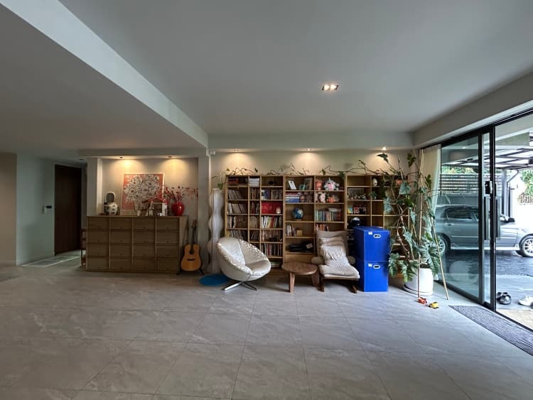 亿甲迈区 双层独栋别墅，占地344平米，4卧4卫，闹中取静 带泳池