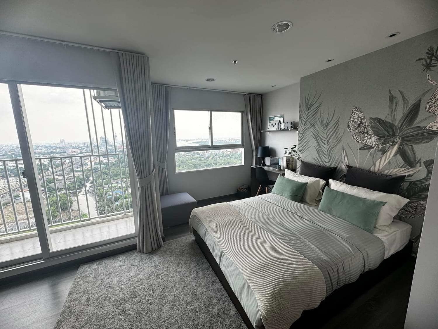 The Trust Condo at BTS Erawan