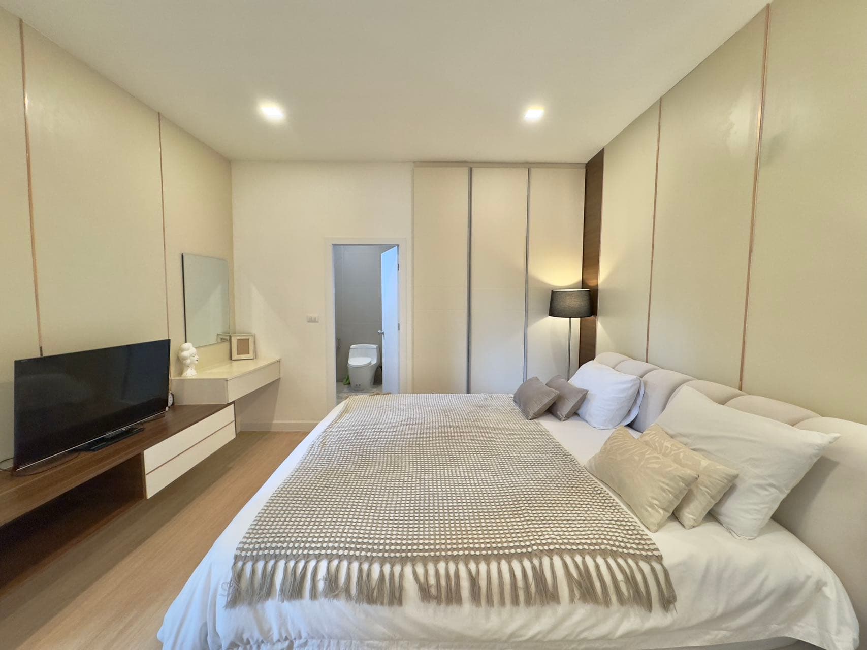 Reduced by 1 million THB! Naga Villa 300 meters from the beach A8294