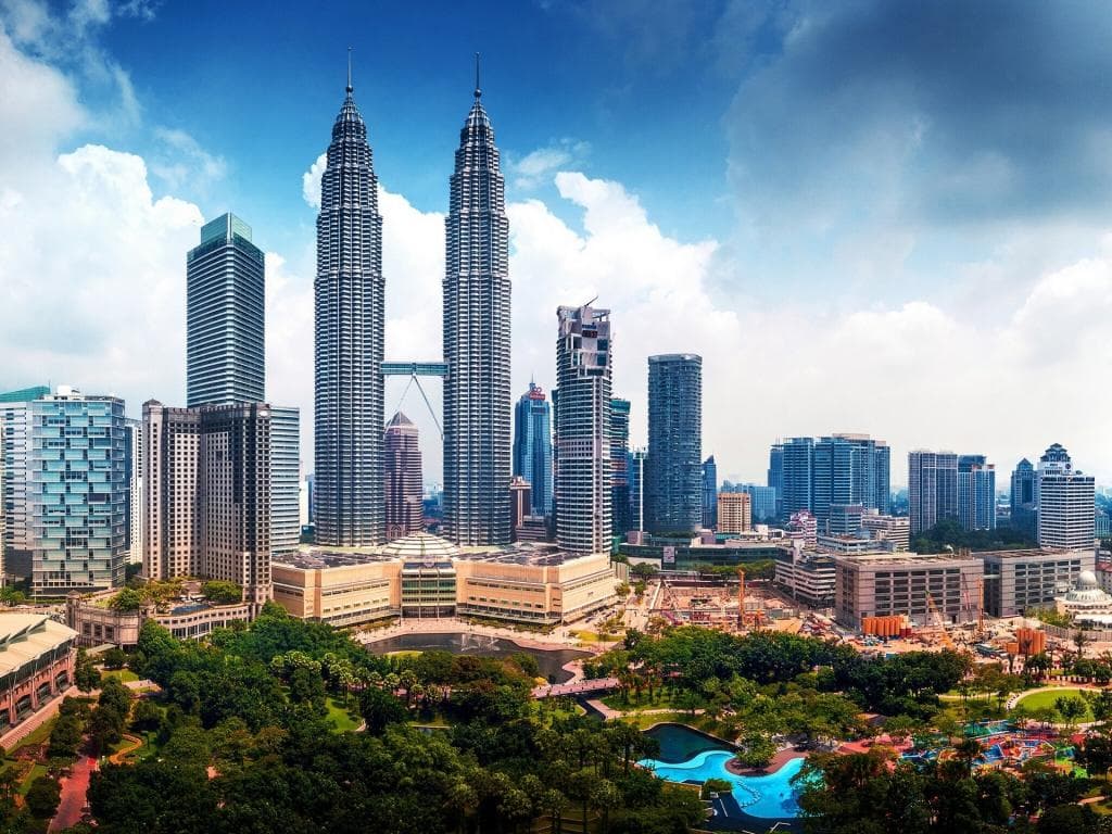 "Let the Child Adapt to the World First" — The Choice of More and More Chinese Families: Kuala Lumpur