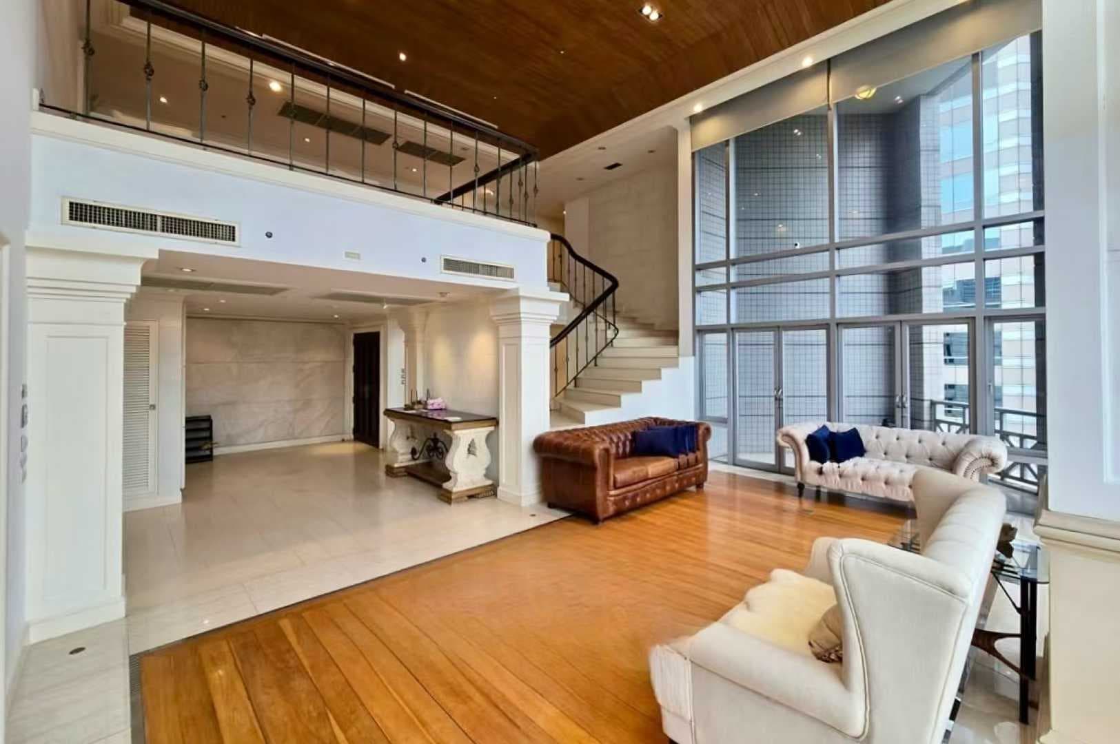 Luxury Duplex Apartment for Rent in Ploen Chit, Bangkok, Thailand, 4 Bedrooms 4 Bathrooms, Exquisitely Decorated, Monthly Rent 250,000 THB, Approximately 50,000 RMB