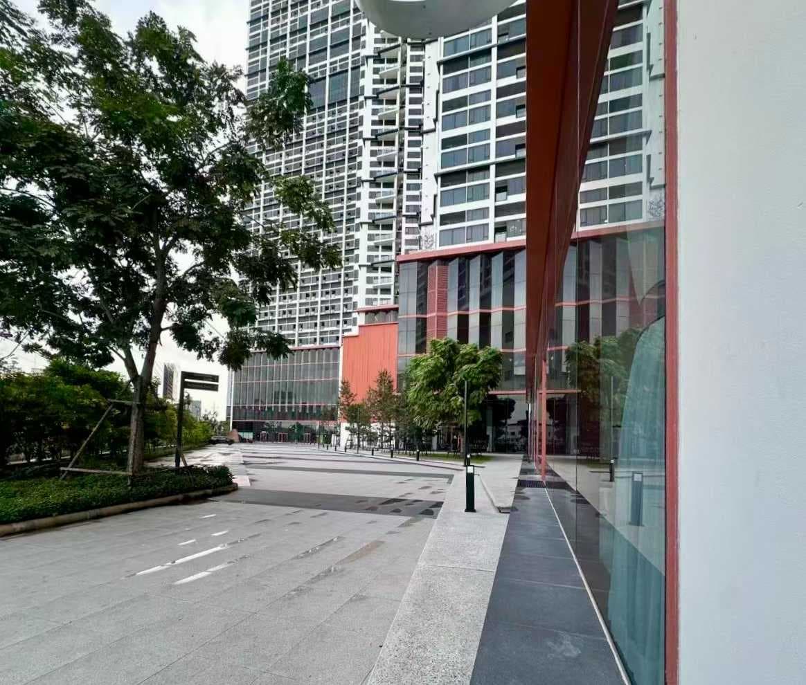 Rama9 Bangkok Duplex with Pool: 230 sqm, 3BR, 3BA, Fully Furnished, Prime...