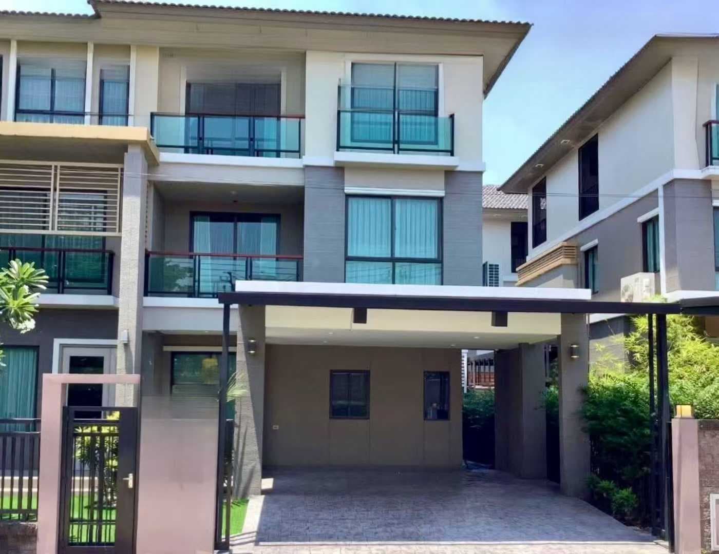 Luxury Villa for Rent Near Bangkok's Old Airport: 3 Floors, 240 sqm Land, 275...