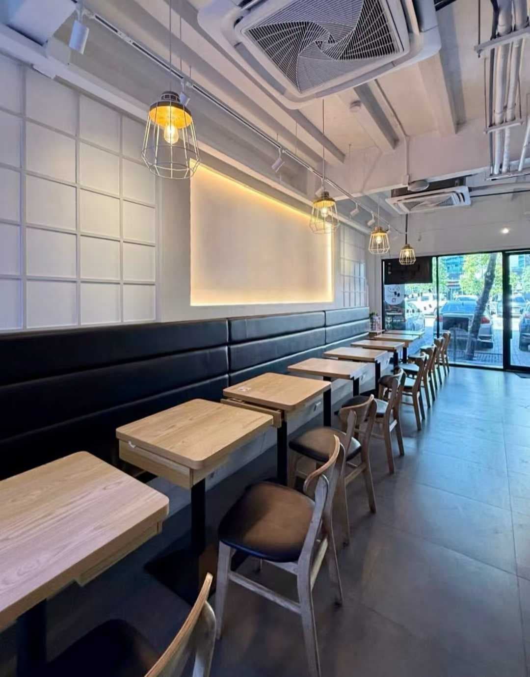Restaurant for Transfer in Siam, Bangkok: Prime Location, 4 Floors, High...