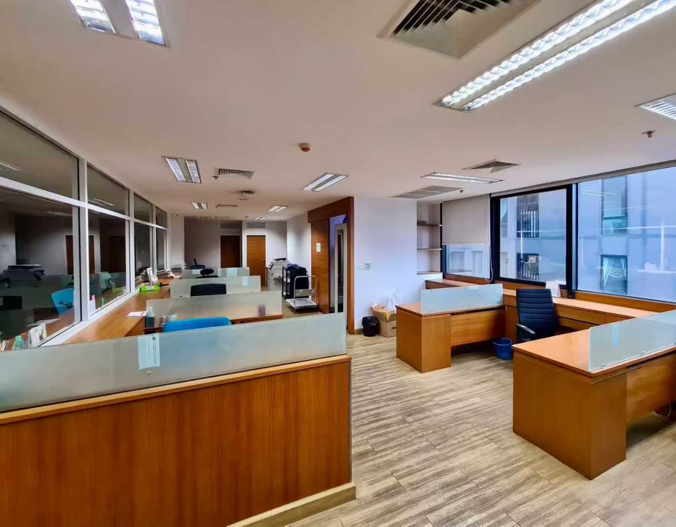 Luxury Office for Rent in Bangkok's Ekkamai, 420 sqm, Fully Furnished, Near...