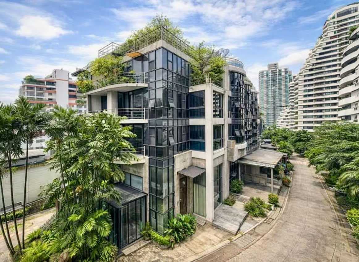 曼谷Phrom Phong高档别墅出售,612平米,近天铁站