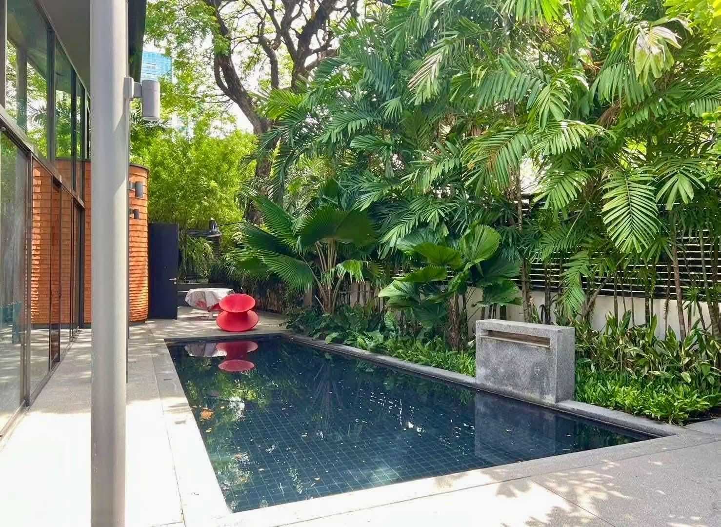 Bangkok Rama4 Luxury Villa for Rent: 6BR, Pool, Garden, Parking, Near Malls,...