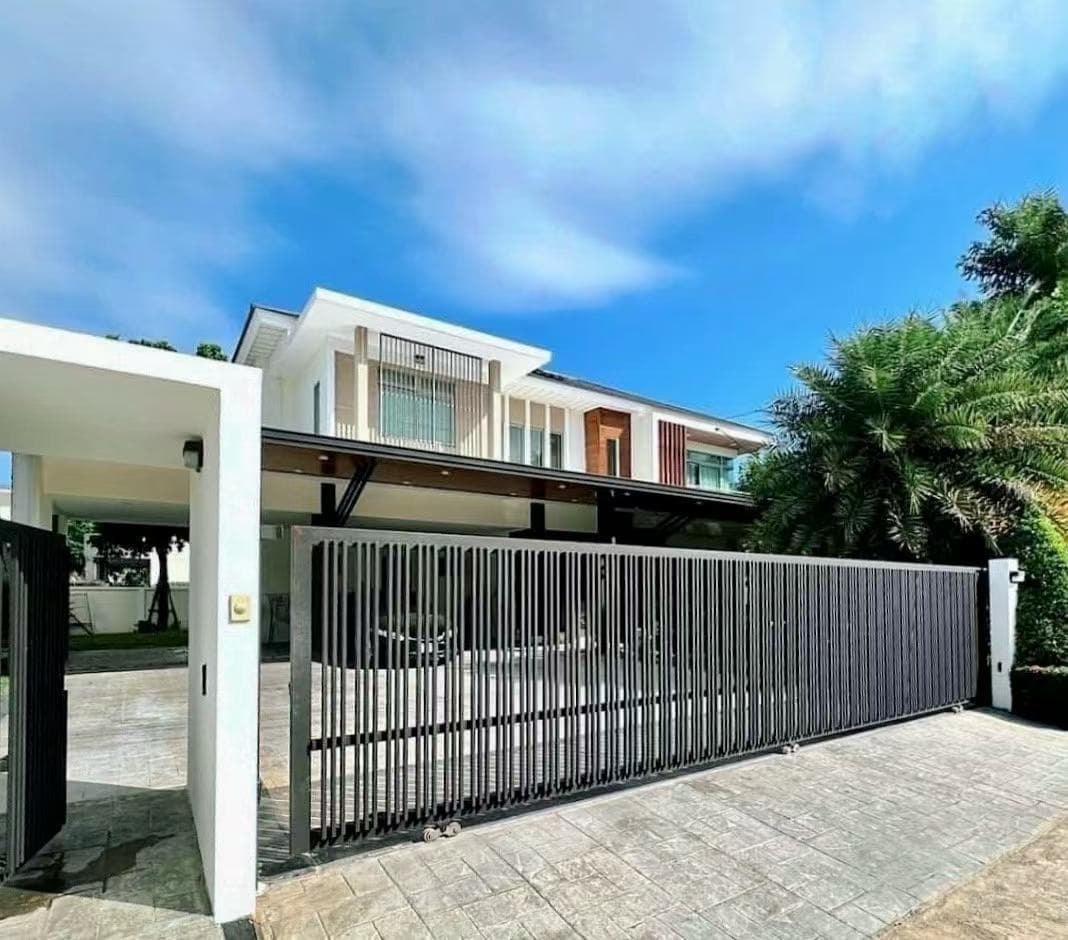 Luxury Villa for Rent Near Bangkok's New Airport: 5BR, Pool, Garden, 230,000...