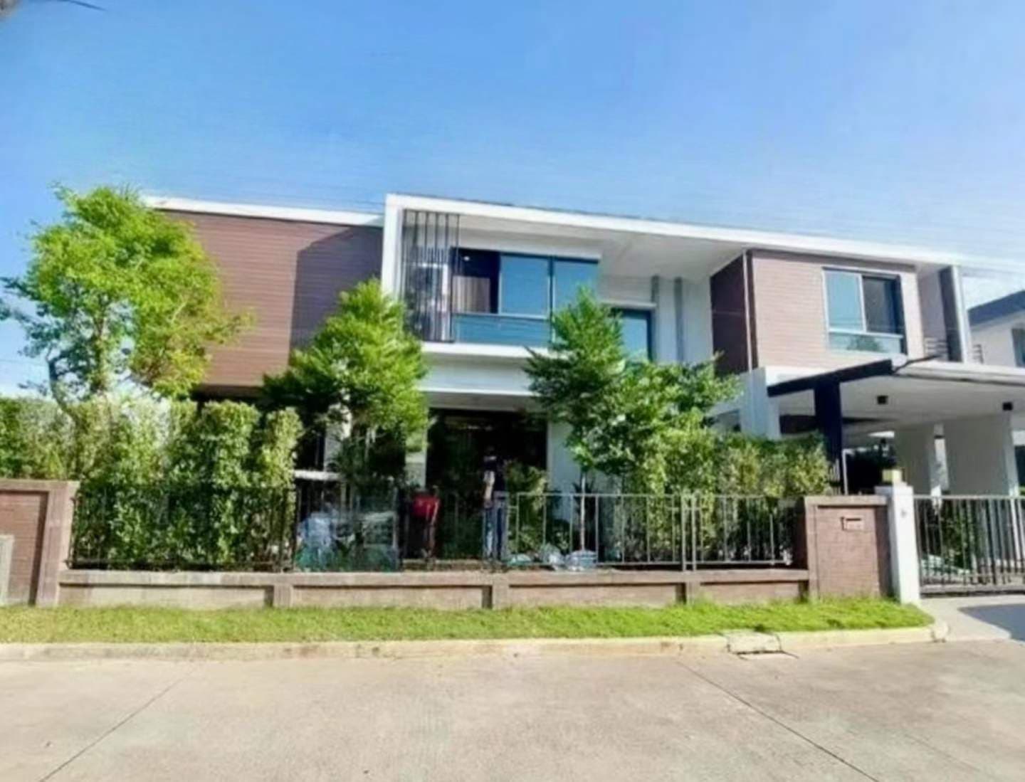 Luxury Villa for Rent in Rama2, Bangkok: 320 sqm land, 400 sqm interior, 3BR...