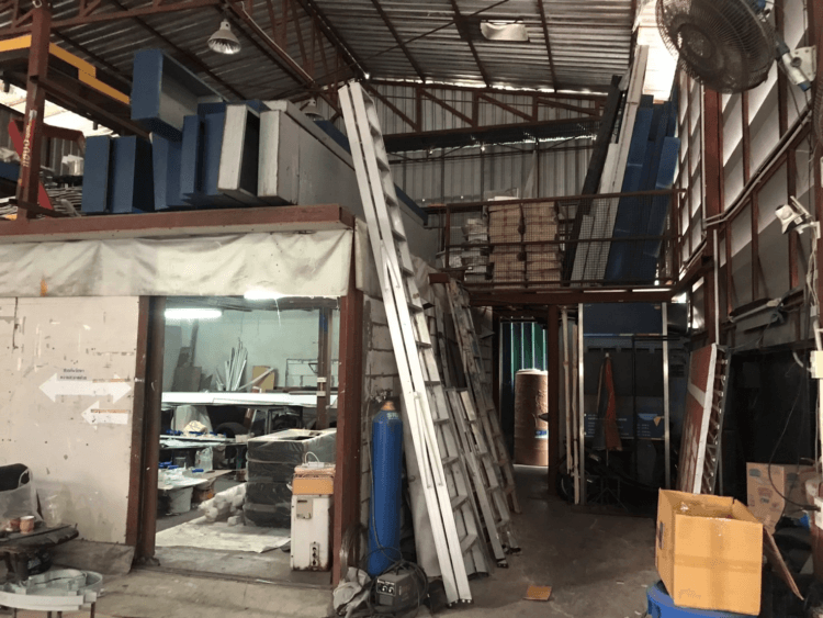 素铁讪区 双层独栋仓库,占地400平米,3卧3卫,商住两用 带宿舍