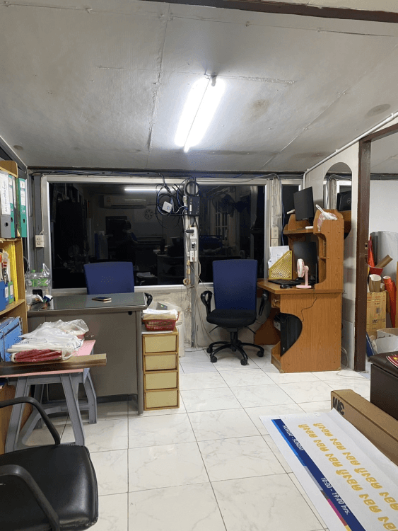 素铁讪区 双层独栋仓库,占地400平米,3卧3卫,商住两用 带宿舍