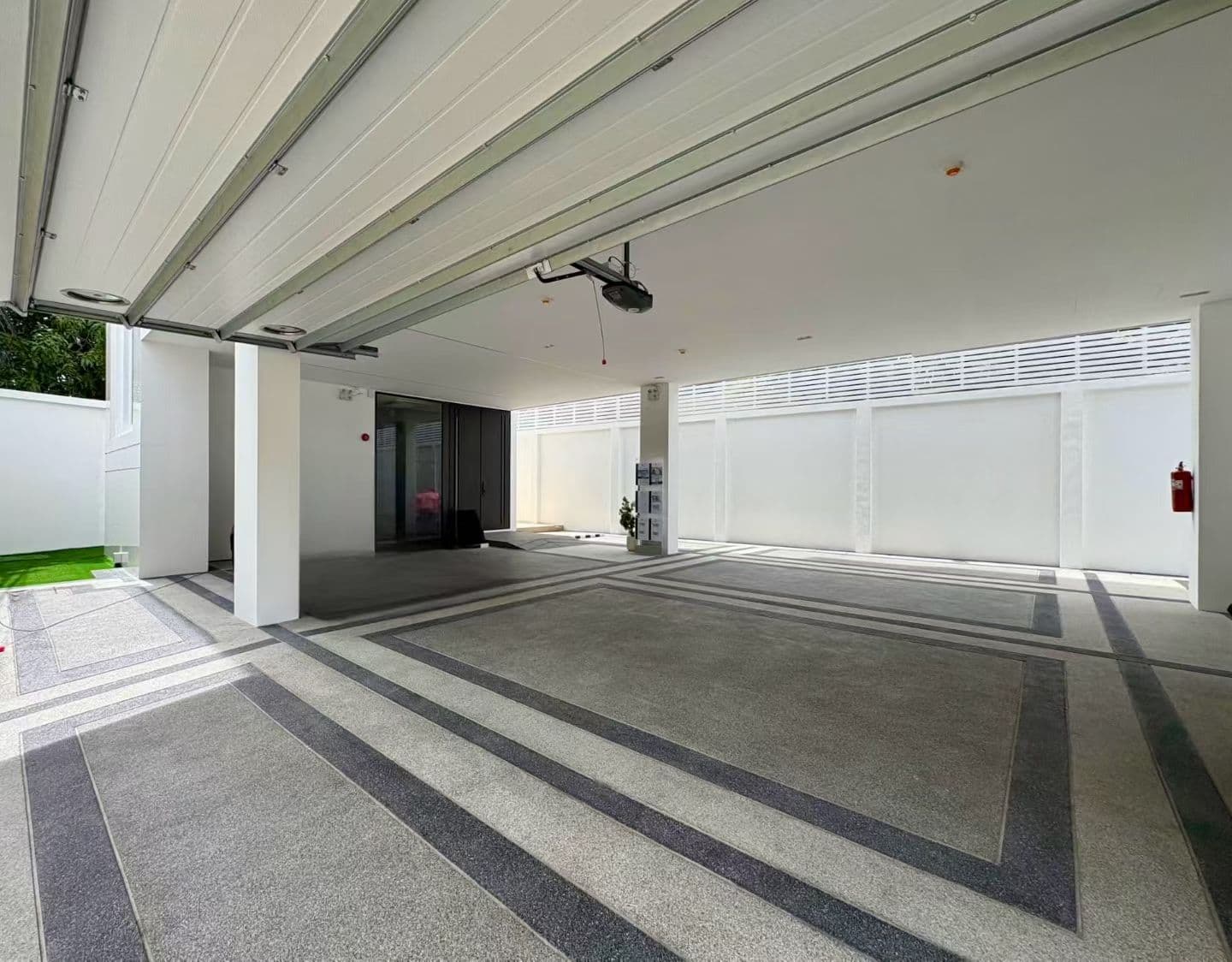 High-end Commercial Building for Sale in Ari, Bangkok, Thailand