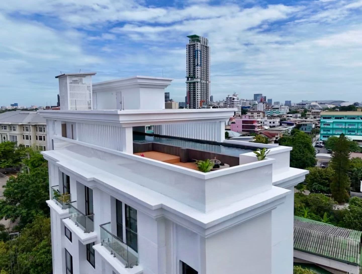 High-end Commercial Building for Sale in Ari, Bangkok, Thailand