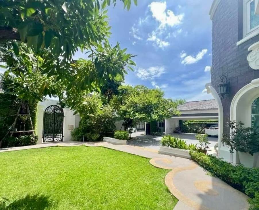 Luxury Villa for Sale in Nonthaburi, Bangkok, Thailand