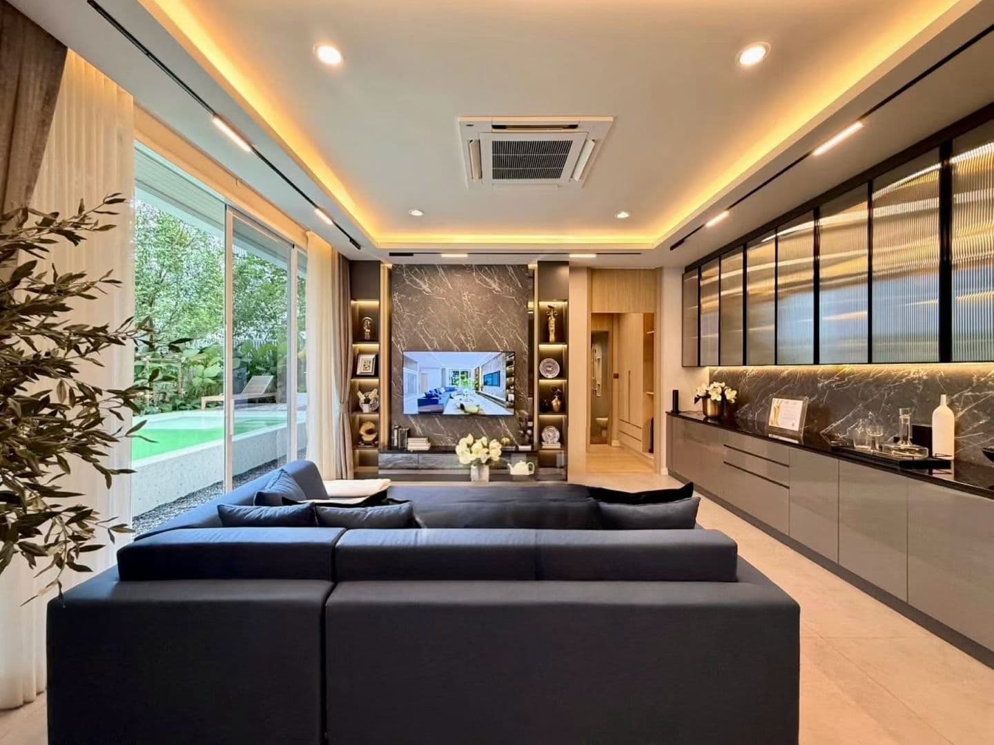 Luxury Villa for Sale in On Nut, Bangkok, Thailand