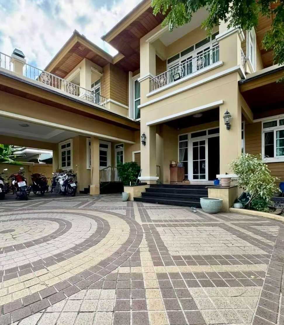 High-end Villa for Sale in Thonburi, Bangkok, Thailand, 6 Bedrooms 4 Bathrooms, Price 7 Million RMB