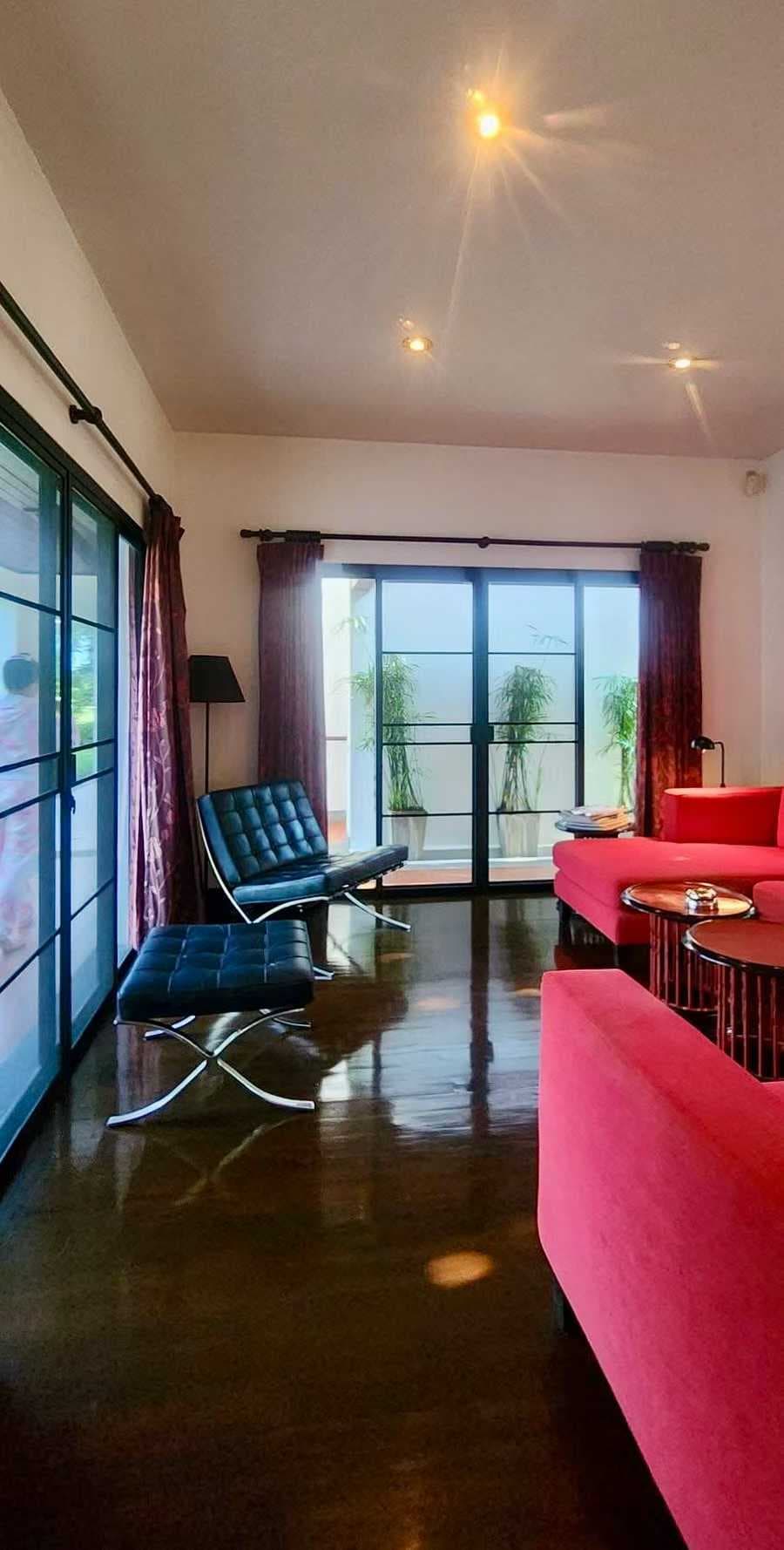 Chiang Mai Golf Course Villa for Sale in Thailand, 4 Bedrooms 4 Bathrooms 350 sqm, Exquisitely Decorated with Garden, Price 3.9 Million RMB