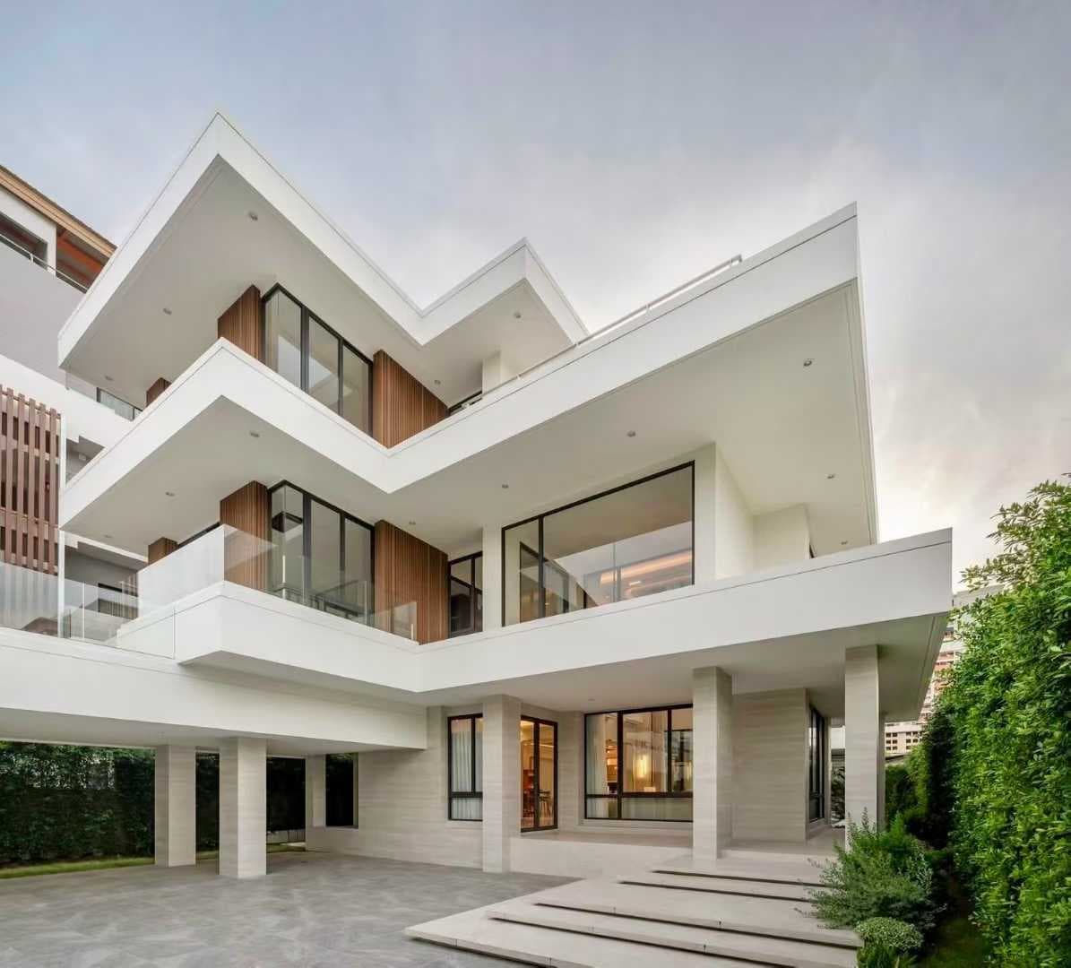4-Bedroom 5-Bathroom Detached Villa with Pool in Ekkamai, Bangkok, Thailand, Priced at 39,000,000 RMB