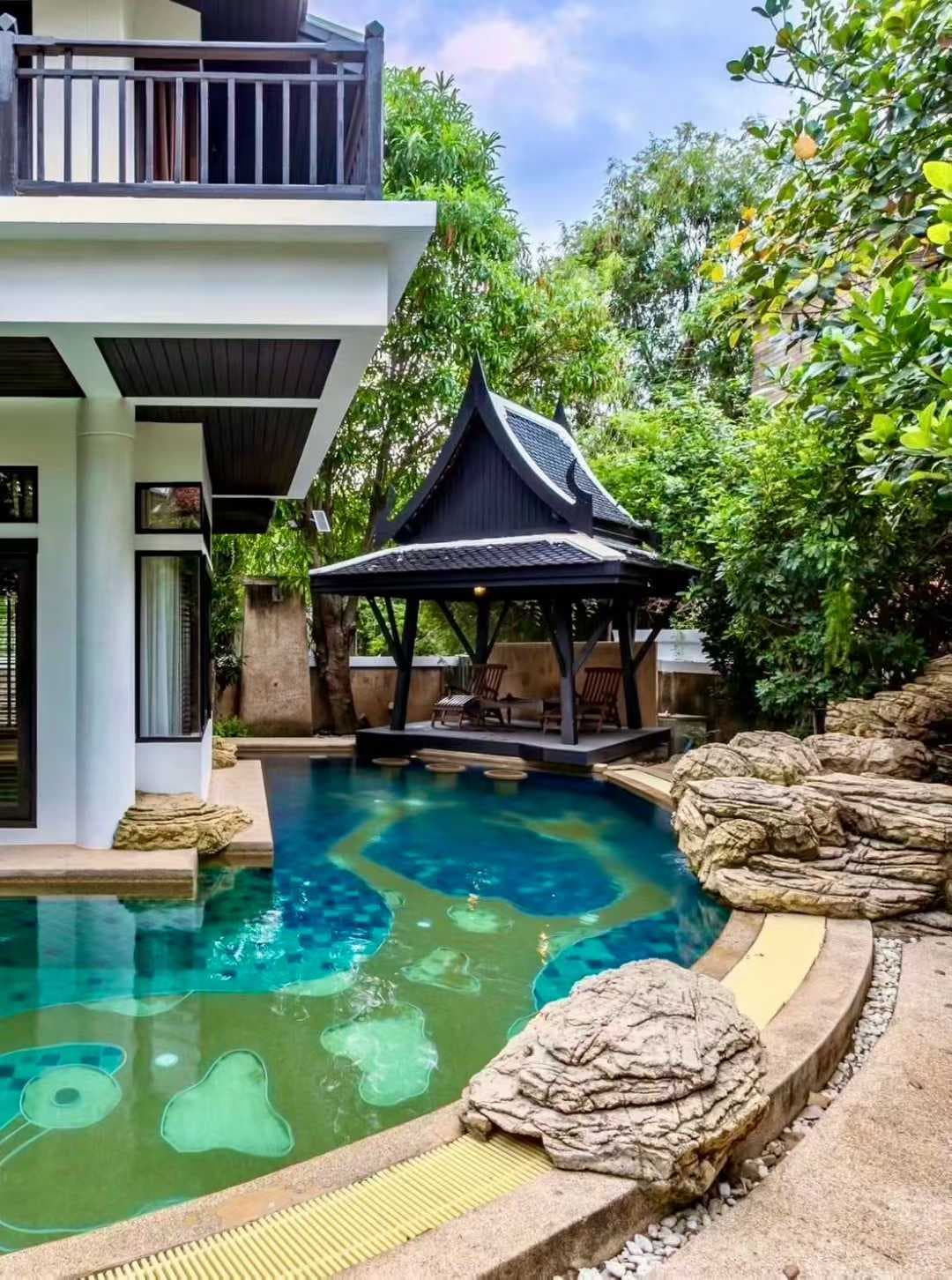 Seaside Pool Villa for Sale in Pattaya, Thailand, 4 Bedrooms 5 Bathrooms, Total Price 4,800,000 RMB