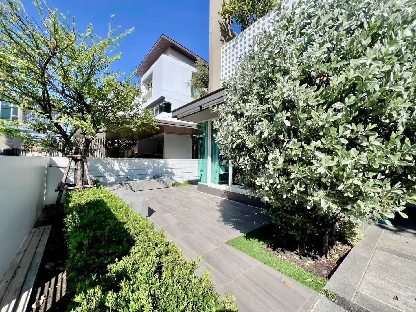 New Detached Villa for Sale in Bangna, Bangkok, Thailand, 4 Bedrooms 4 Bathrooms 282 Square Meters, Price 5.45 Million RMB