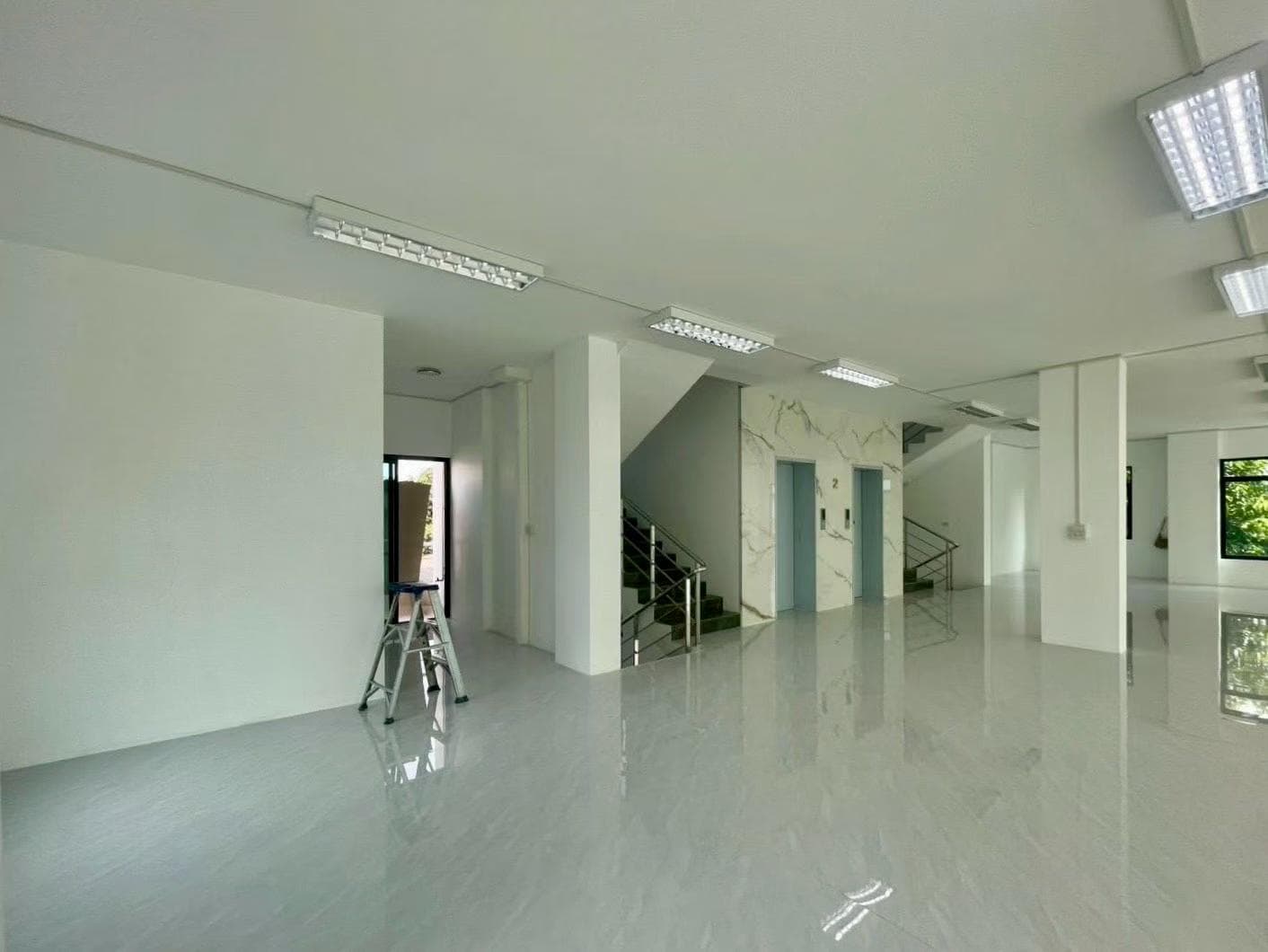 New Commercial Building in Lat Phrao, Bangkok, Thailand|5 Floors|Price 13.9 Million RMB
