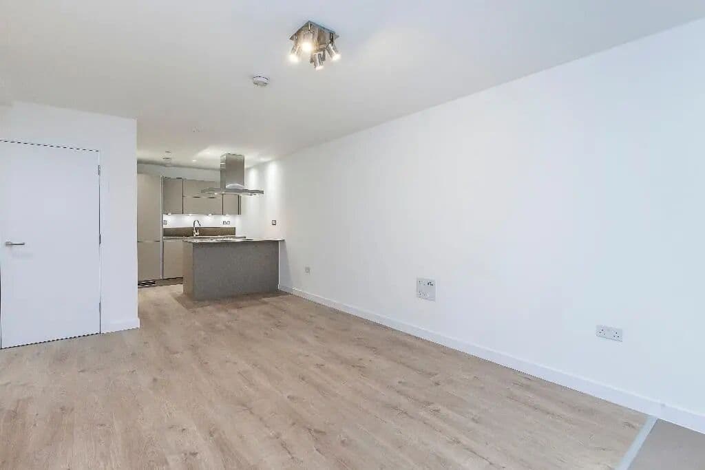 One-Bedroom Apartment in Stratford, London | £485,000 | Transport Hub & School District