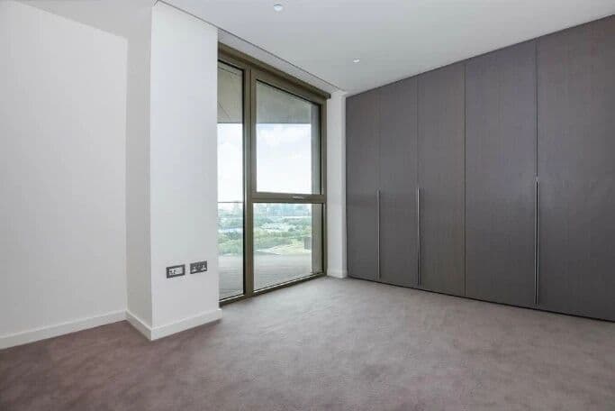 One-Bedroom Apartment in North Greenwich Peninsula, London | Resale | £465,000