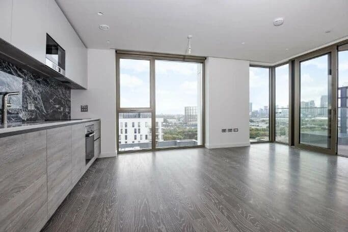 One-Bedroom Apartment in North Greenwich Peninsula, London | Resale | £465,000