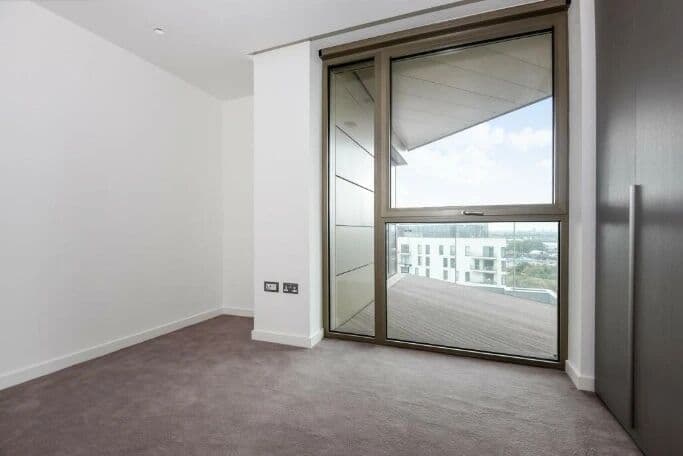 One-Bedroom Apartment in North Greenwich Peninsula, London | Resale | £465,000