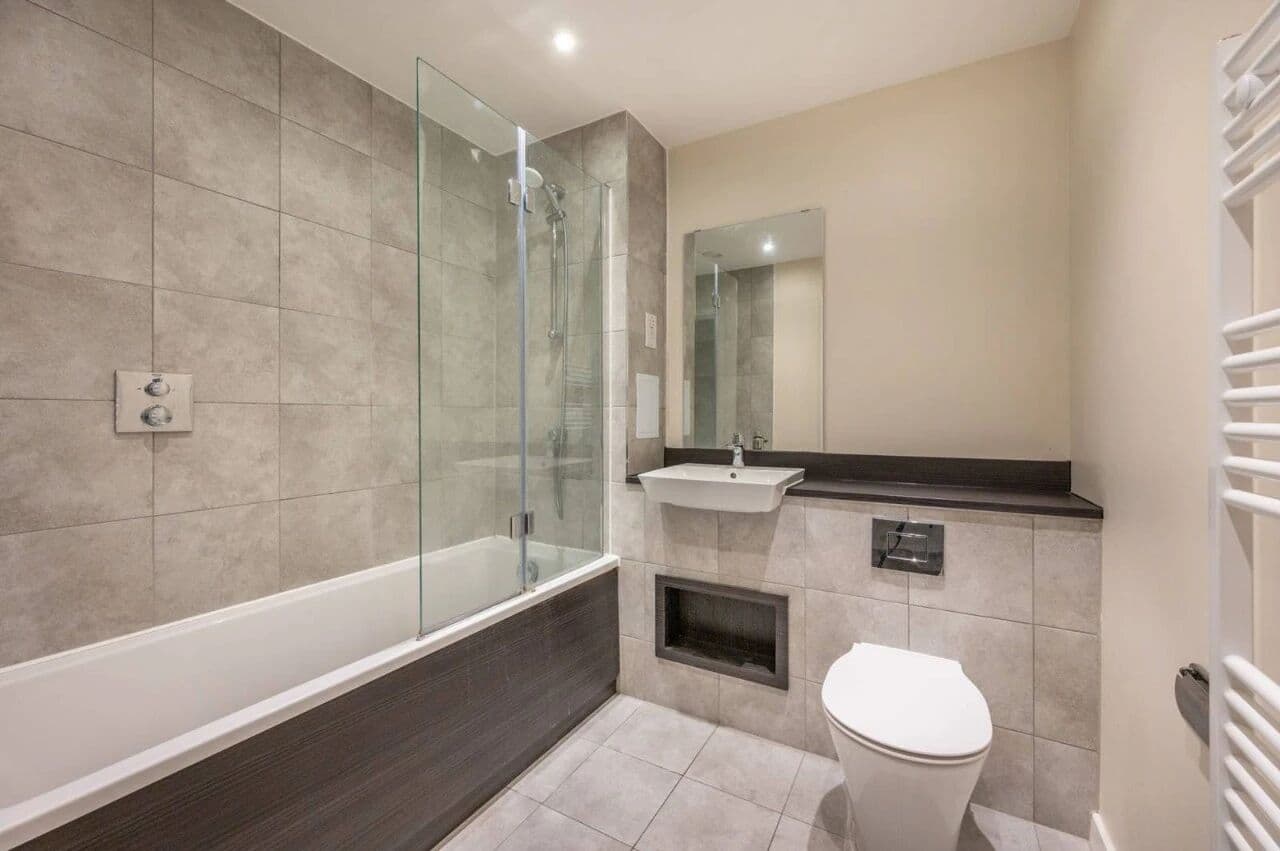 London UK Blackhorse View|3-Bed 2-Bath Apartment|£550,000 Near Tube and Wetlands