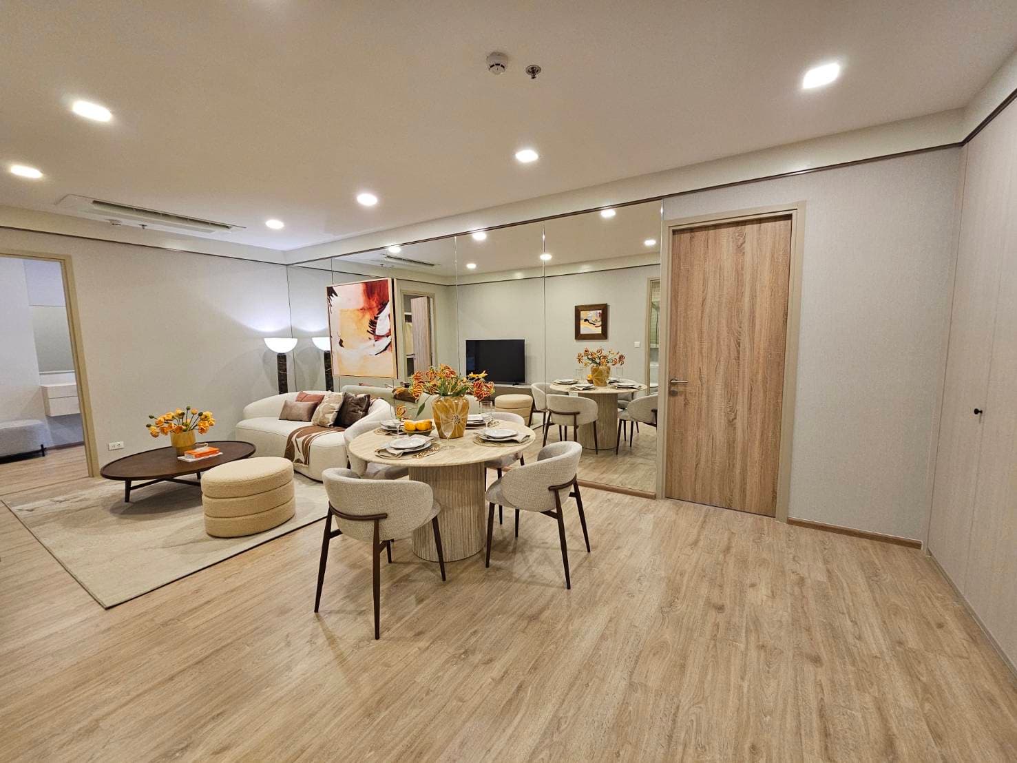 Bangkok, Thailand XT Phayathai | 2-Bedroom 2-Bathroom 92.5 sqm Apartment | Special Price 15.39 Million THB