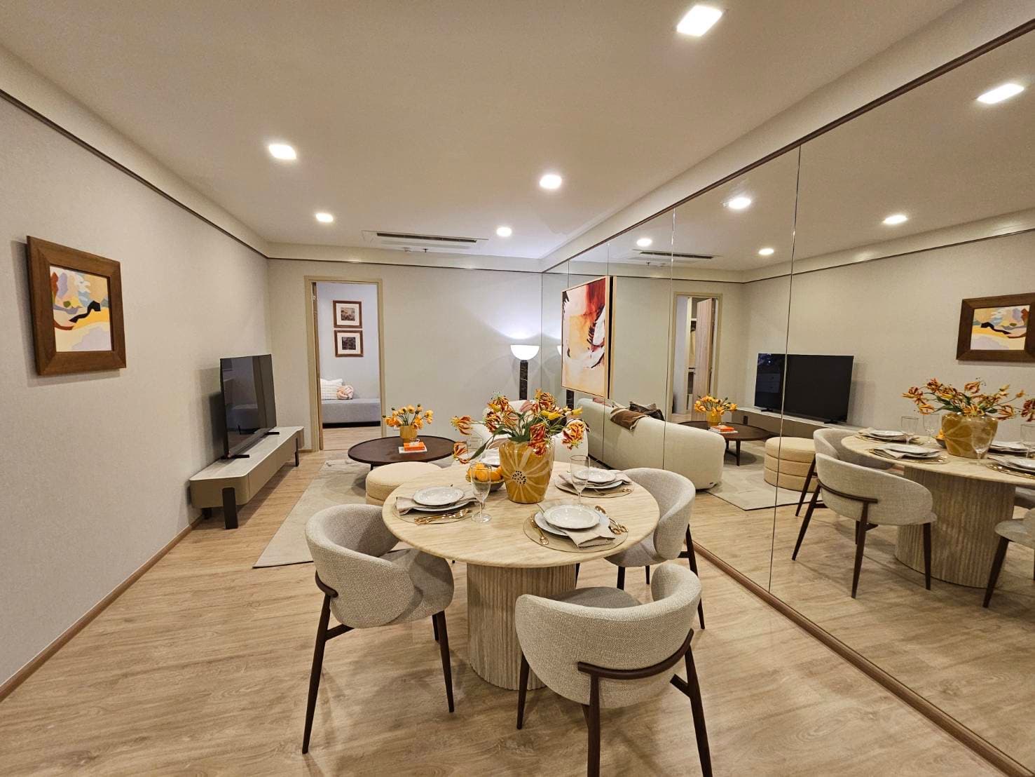 Bangkok, Thailand XT Phayathai | 2-Bedroom 2-Bathroom 92.5 sqm Apartment | Special Price 15.39 Million THB