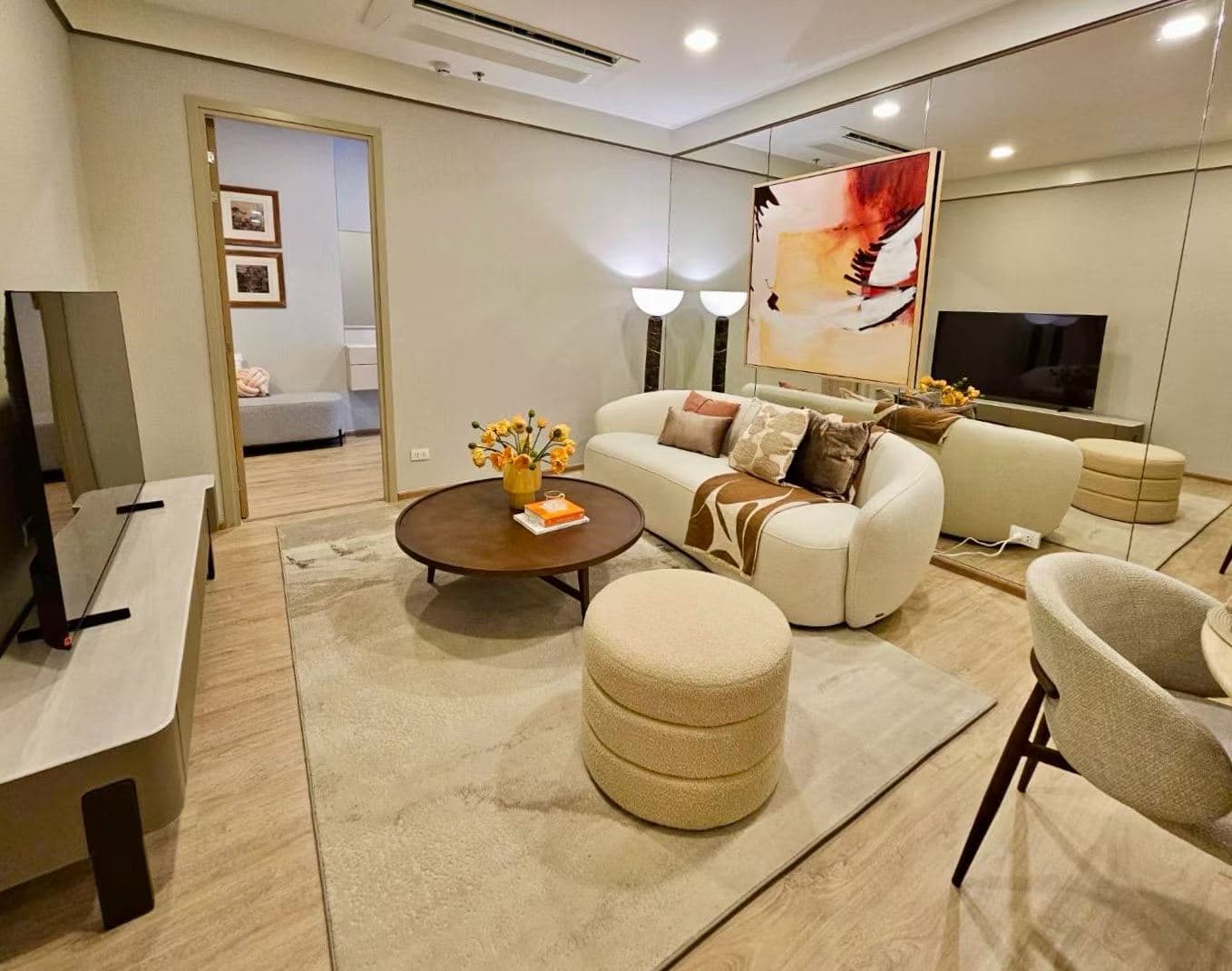 Luxury Apartment Near Siam Shopping Mall, Bangkok, Thailand | 2BR 2BA | Price ¥3.28 Million