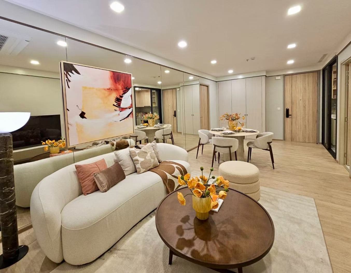 Luxury Apartment Near Siam Shopping Mall, Bangkok, Thailand | 2BR 2BA | Price ¥3.28 Million