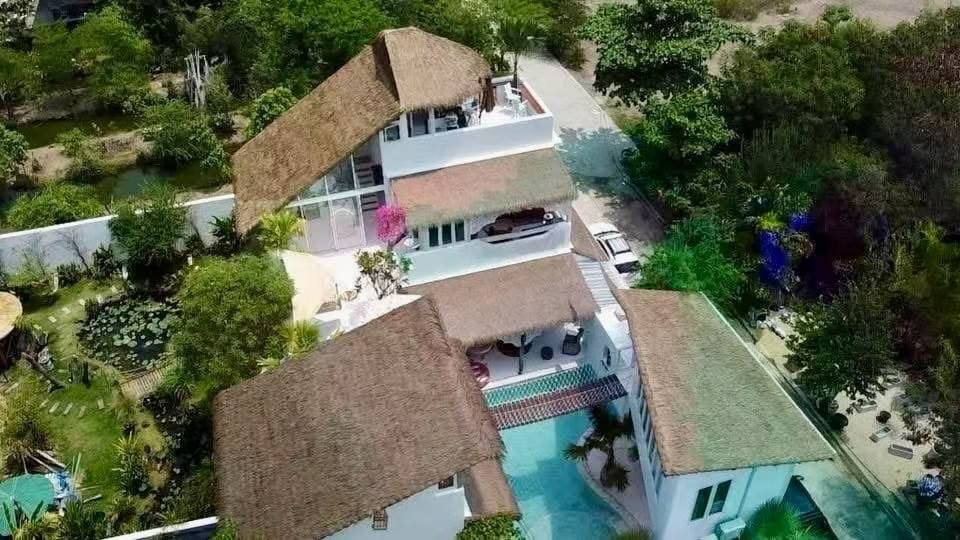 Bangkok Metropolitan Area Villa | 7BR 7BA Detached | Land 920㎡ Price 9.48 Million THB