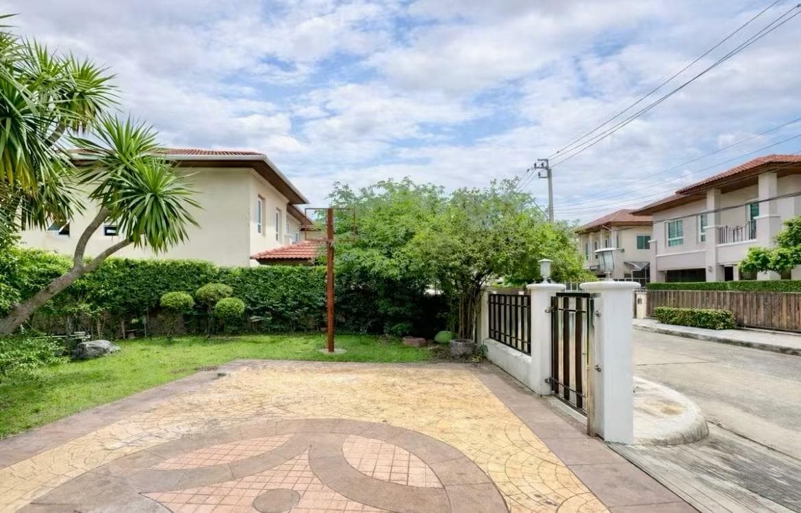 Detached House Near Old Bangkok Airport | 4BR 3BA 235sqm | Monthly Rent ฿85,000