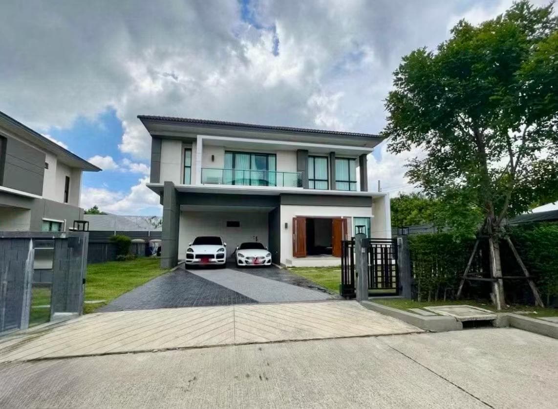 Bangkok Metropolitan Area, Thailand | Detached House | 4BR 4BA Monthly Rent ฿69,000