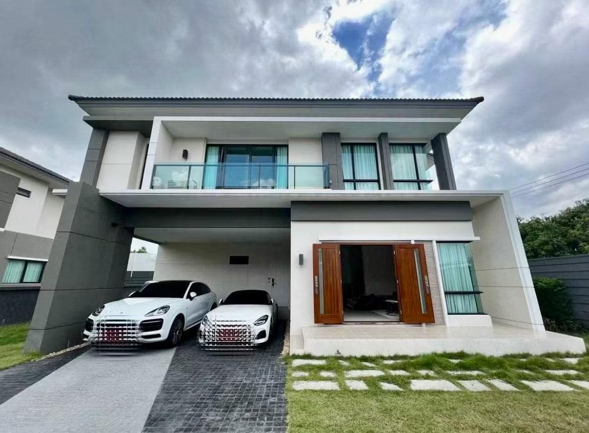 Bangkok Metropolitan Area, Thailand | Detached House | 4BR 4BA Monthly Rent ฿69,000