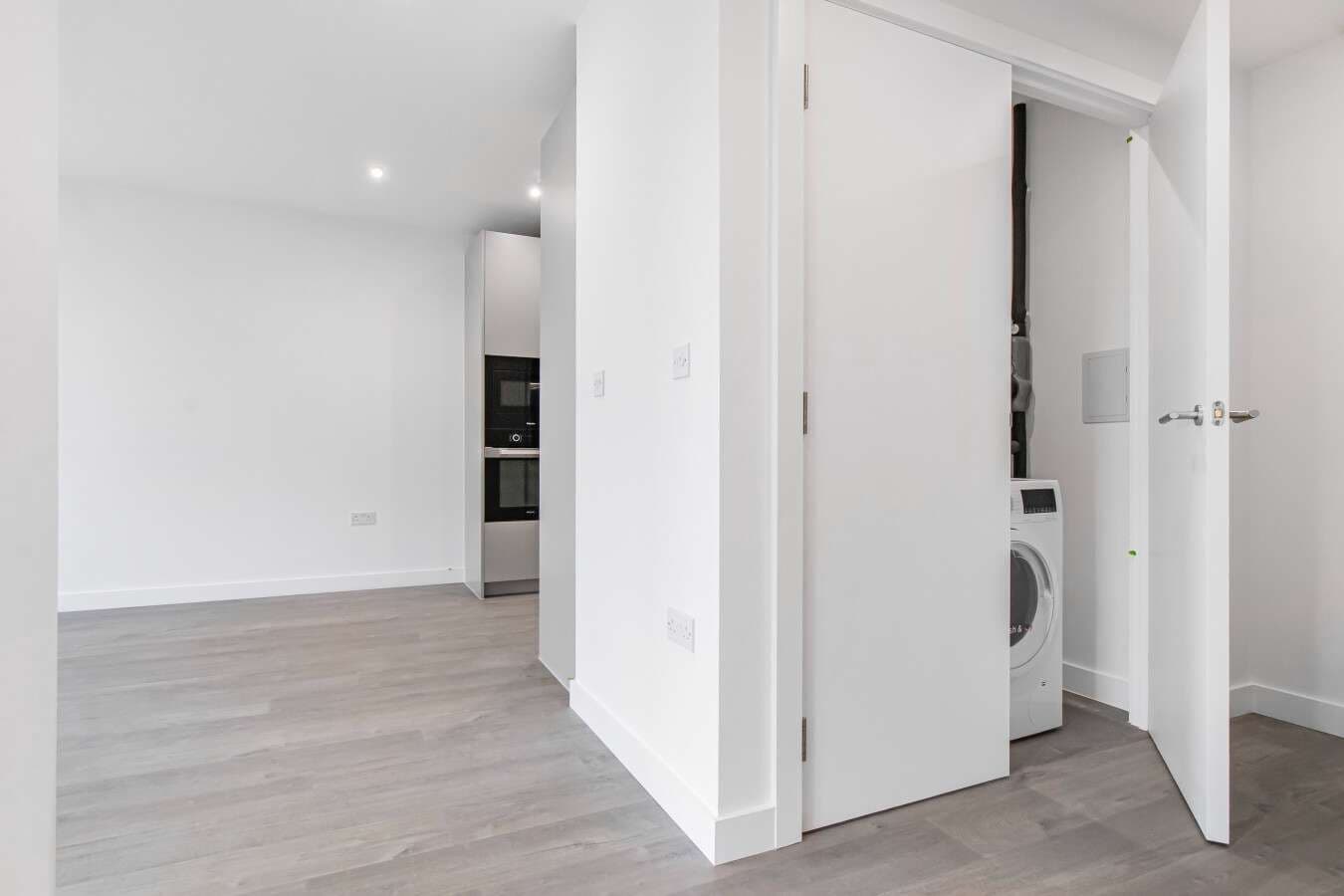 London Woodberry Down Scarlet Court | One-Bedroom Apartment | £450,000 Resale