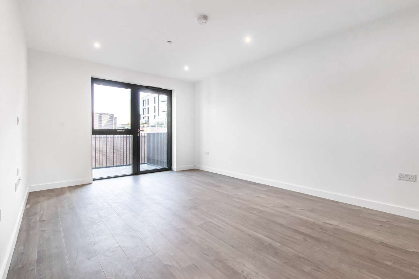 London Woodberry Down Scarlet Court | One-Bedroom Apartment | £450,000 Resale