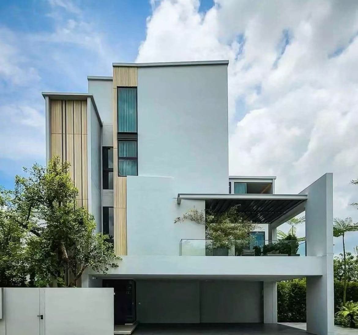Luxury Detached Villa Near Bangkok's New Airport | 4BR 5BA | Monthly Rent 300,000 THB