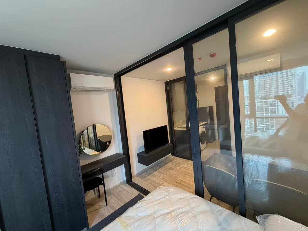 Bangkok, Thailand | 1-Bedroom Condo | Near MRT Huai Khwang Station Monthly Rent ฿16,000