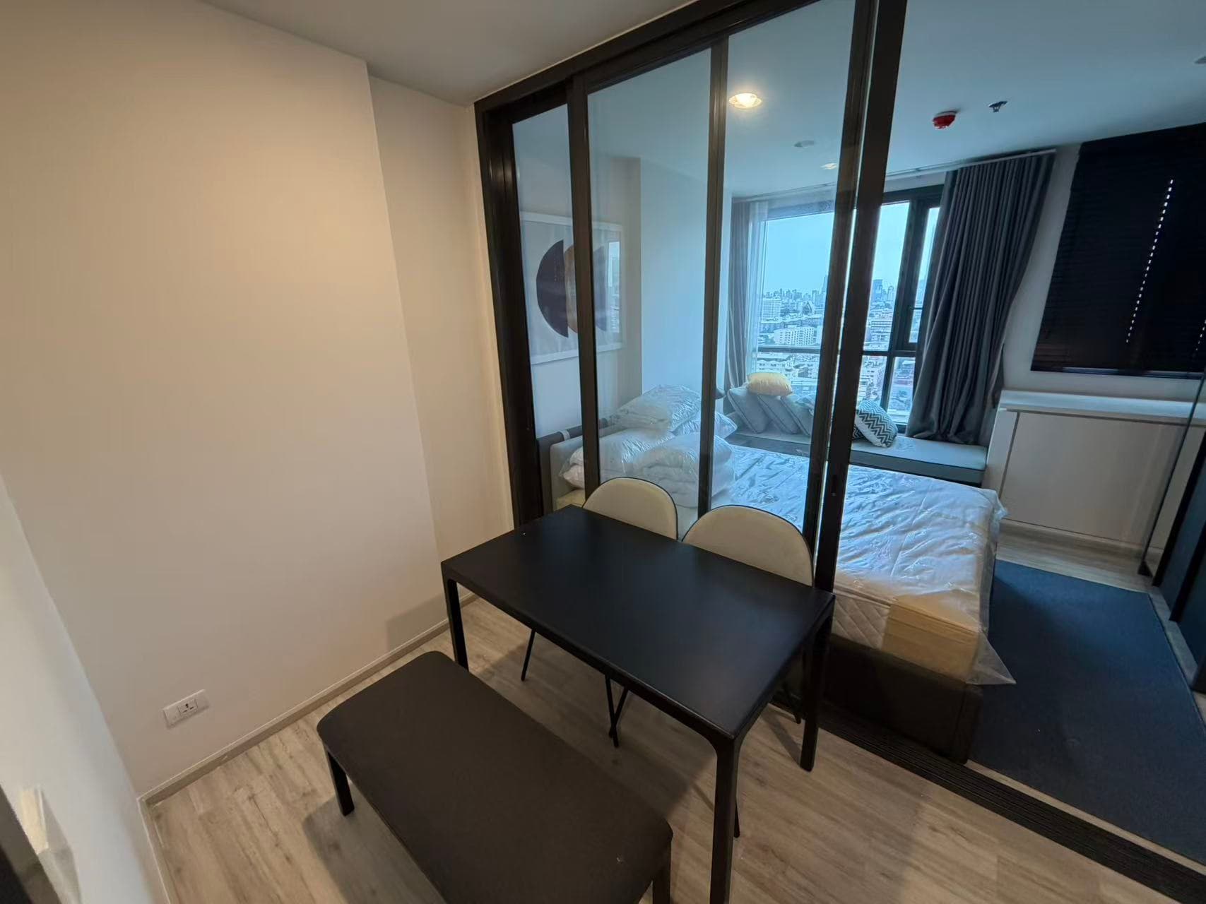 Bangkok, Thailand | 1-Bedroom Condo | Near MRT Huai Khwang Station Monthly Rent ฿16,000