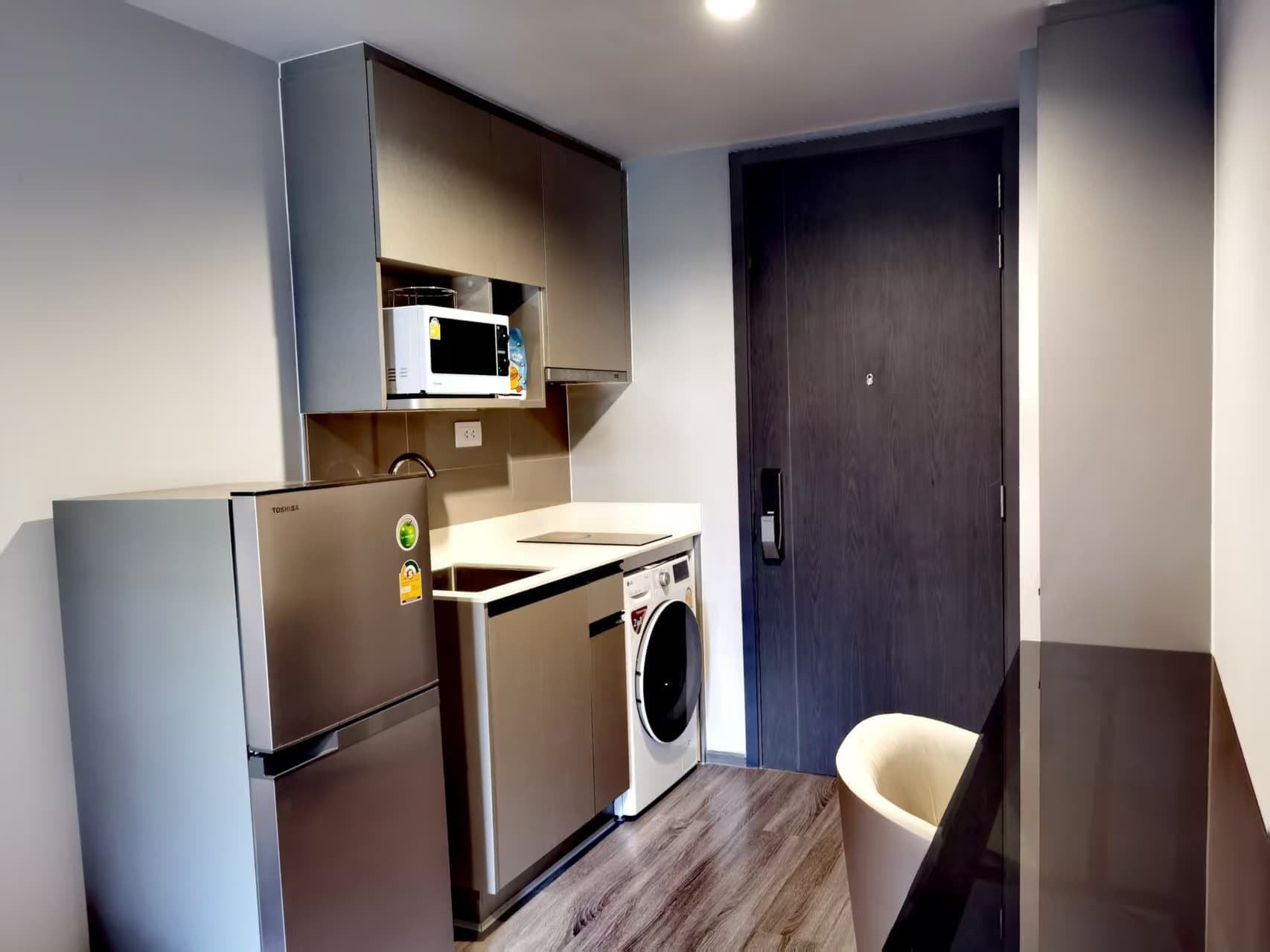 Bangkok, Thailand Ideo Mobi Sukhumvit 40 | 1-Bedroom Apartment | Monthly Rent ฿25,000