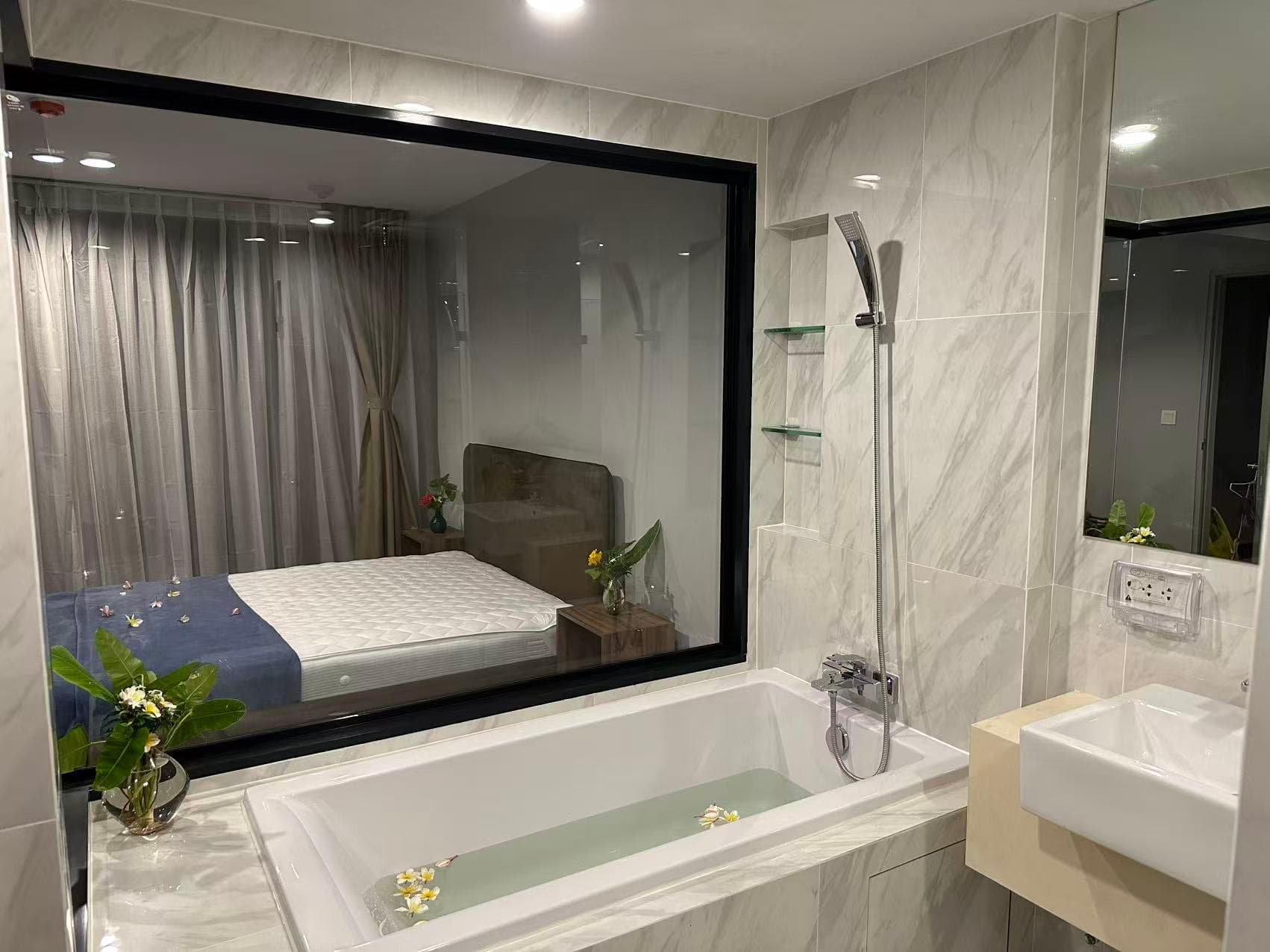 Bangkok, Thailand Ideo Mobi Sukhumvit 40 | 1-Bedroom Apartment | Monthly Rent 30,000 THB