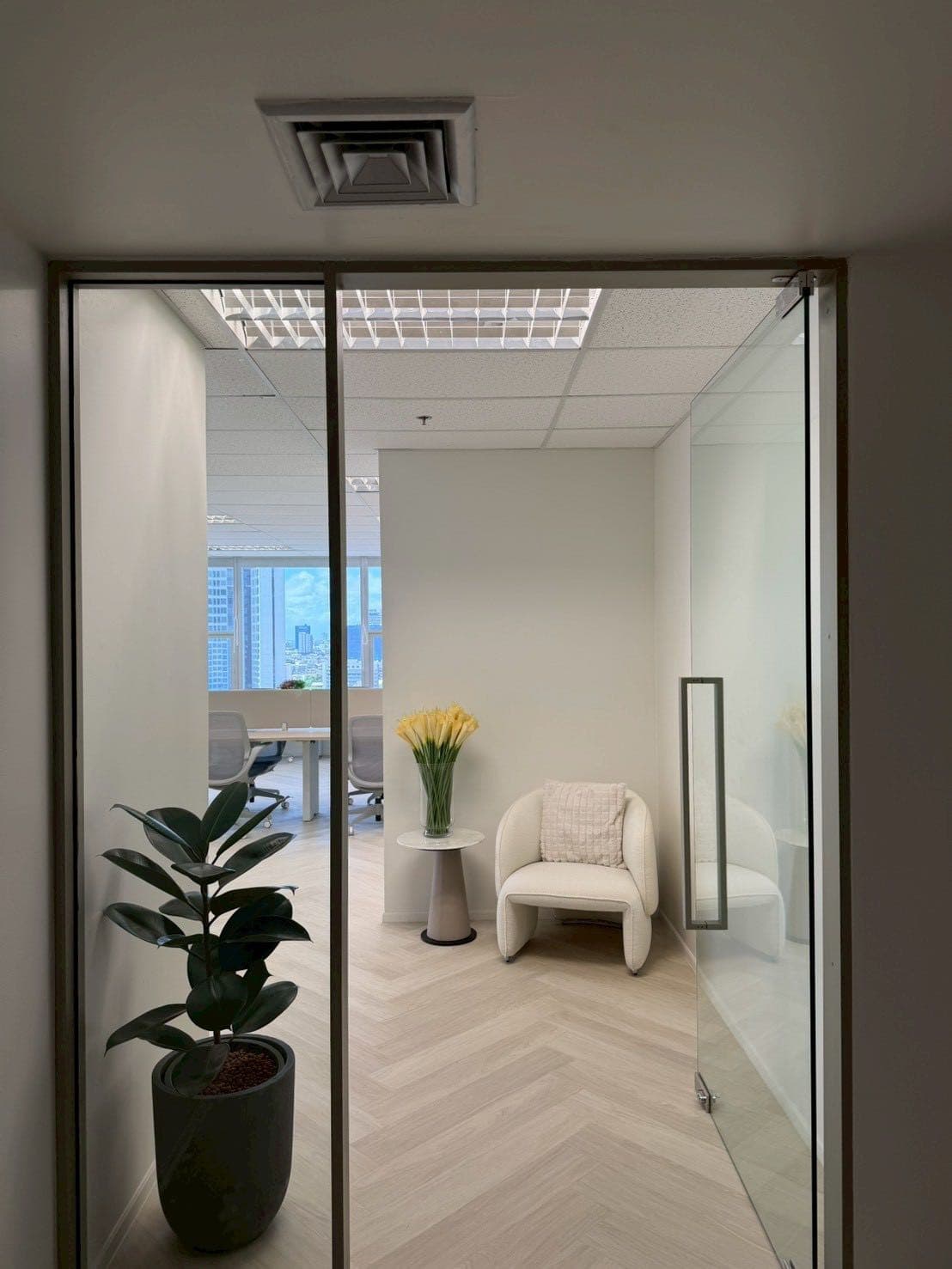 Grade A Office Space for Rent in Sathon, Bangkok | 66-100 sqm | Near BTS Chong Nonsi
