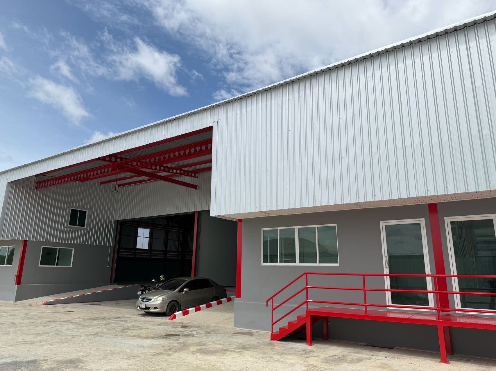 Warehouse for Rent in Bangna-Trad, Bangkok, Thailand | 1,700㎡ Factory + Office | Monthly Rent 255,000 THB