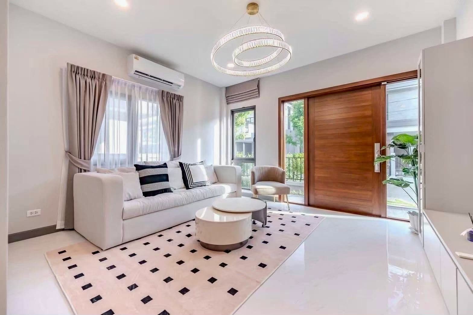 Rent Detached House in Bangna, Bangkok, Thailand | 4BR 5BA | 100,000 THB/month