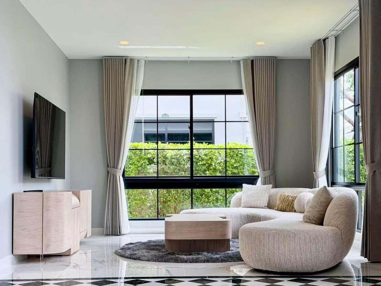 Rental of Detached House near Old Airport in Bangkok, Thailand | 5BR 6BA 361.6 sqm Land | 170,000 THB/month